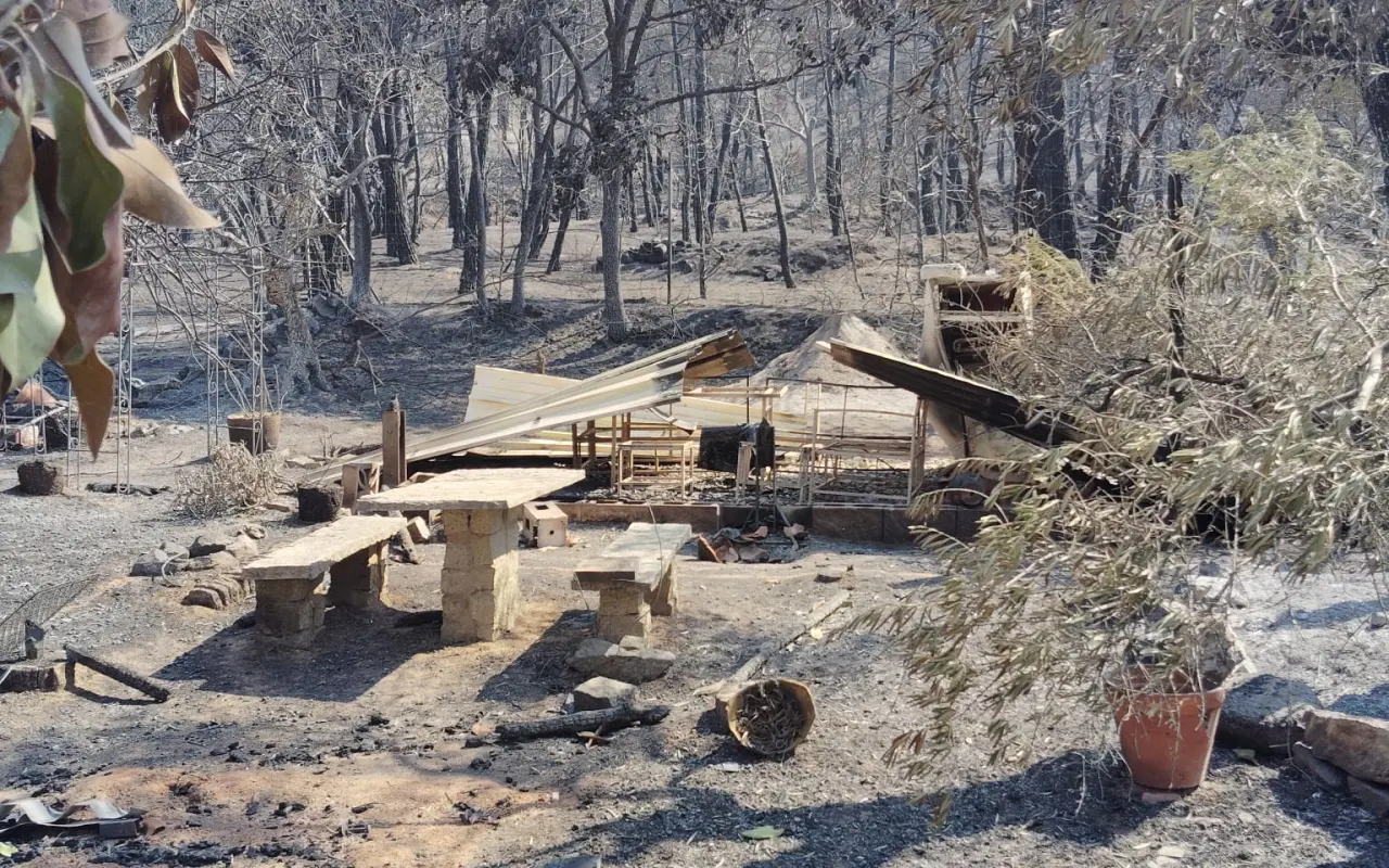 Ayudemos a Oskar a reconstruir su casita tras el incendio