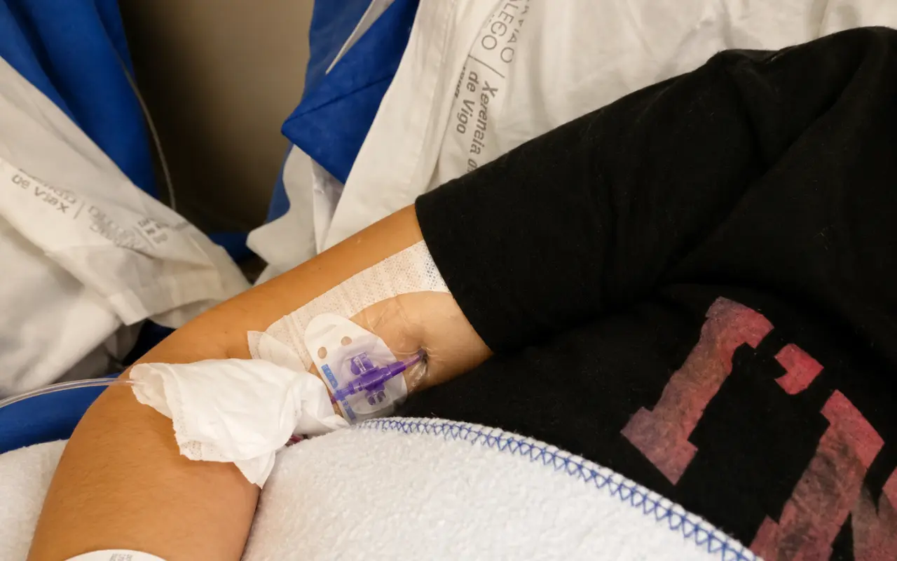 El hospital cubre las operaciones, pero no los traslados para llegar hasta ellas