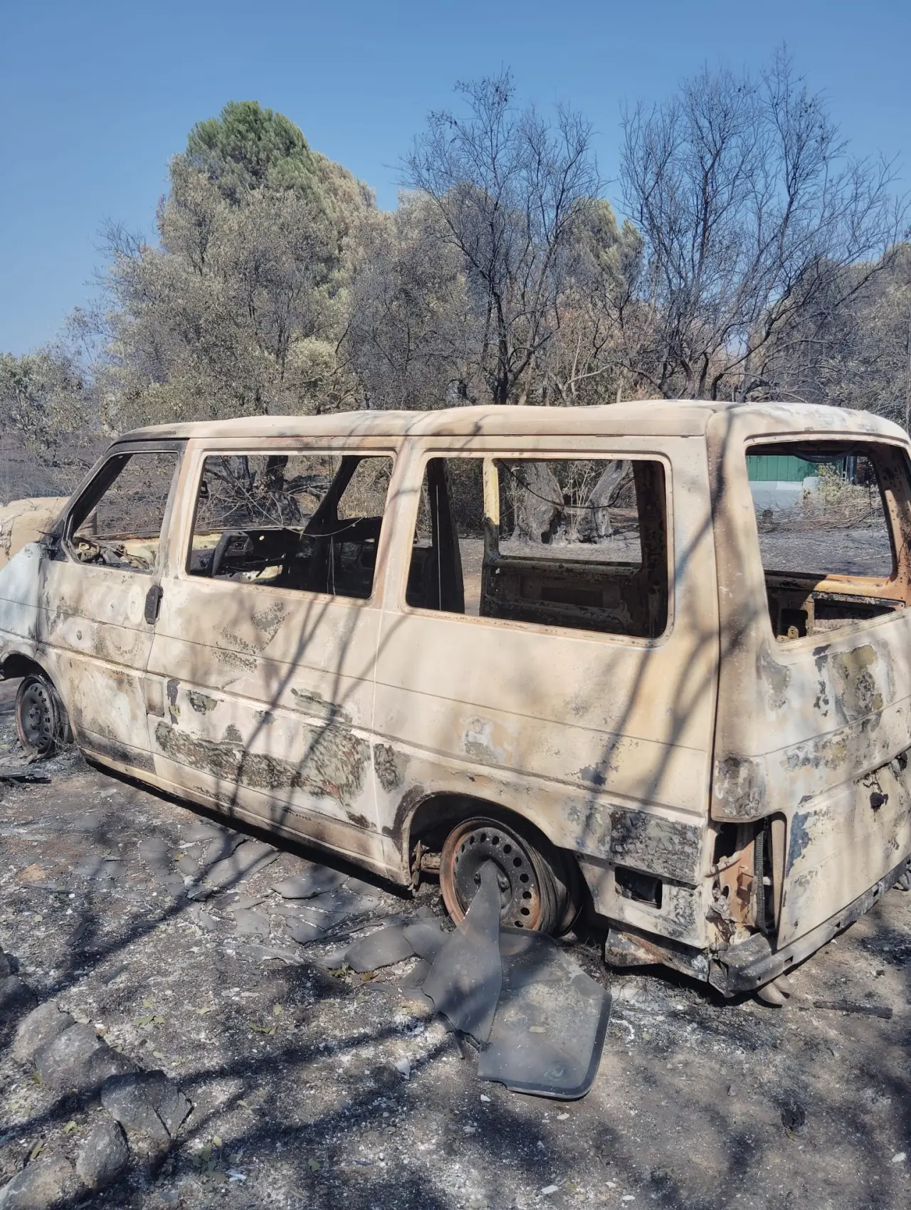Ayudemos a Oskar a reconstruir su casita tras el incendio
