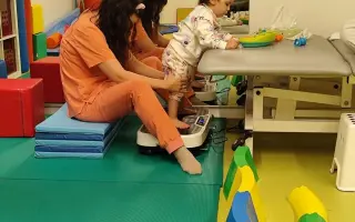 Amaia tiene 3 años. Y Una enfermedad ultra rara no ha borrado su sonrisa