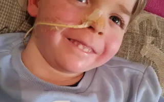 Héctor sufre una enfermedad ultrarara y necesita ayuda para mejorar su esperanza de vida