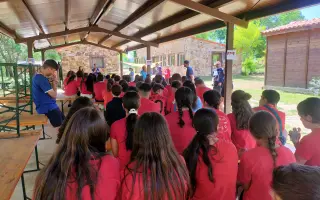 Ayuda a que niños de escasos recursos puedan disfrutar de su verano