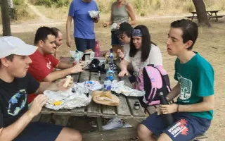 "Voces que importan" Creemos un estudio de radio para personas autistas