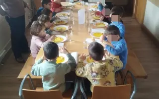 Que ninguna escuela rural cierre: comedor y transporte para niños en Galicia