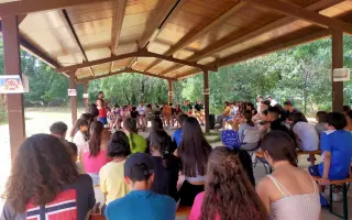 Ayuda a que niños de escasos recursos puedan disfrutar de su verano