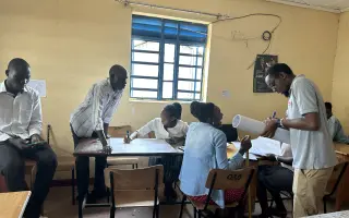 Agua y luz para los refugiados de Kenia: Un espacio digno para Wings to Fly