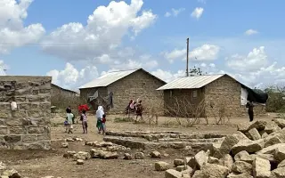 Agua y luz para los refugiados de Kenia: Un espacio digno para Wings to Fly