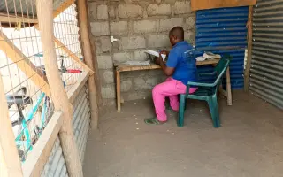 Agua y luz para los refugiados de Kenia: Un espacio digno para Wings to Fly