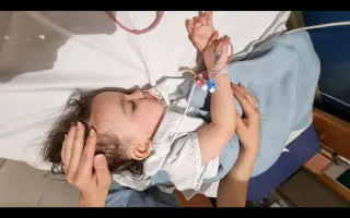 Amaia tiene 3 años. Y Una enfermedad ultra rara no ha borrado su sonrisa