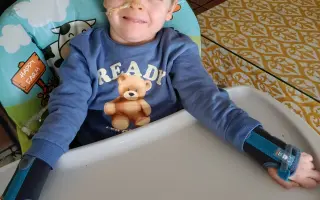 Héctor sufre una enfermedad ultrarara y necesita ayuda para mejorar su esperanza de vida