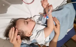 Amaia tiene 3 años. Y Una enfermedad ultra rara no ha borrado su sonrisa