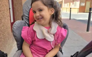 Amaia tiene 3 años. Y Una enfermedad ultra rara no ha borrado su sonrisa
