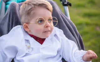 Héctor sufre una enfermedad ultrarara y necesita ayuda para mejorar su esperanza de vida