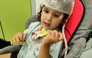 Amaia tiene 3 años. Y Una enfermedad ultra rara no ha borrado su sonrisa