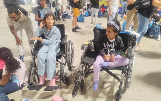 Un billete solidario para 5 niños saharauis con necesidades especiales